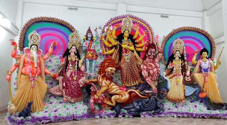 খুলনায় শারদীয় দুর্গাপূজাকে ঘিরে উৎসবের আমেজ